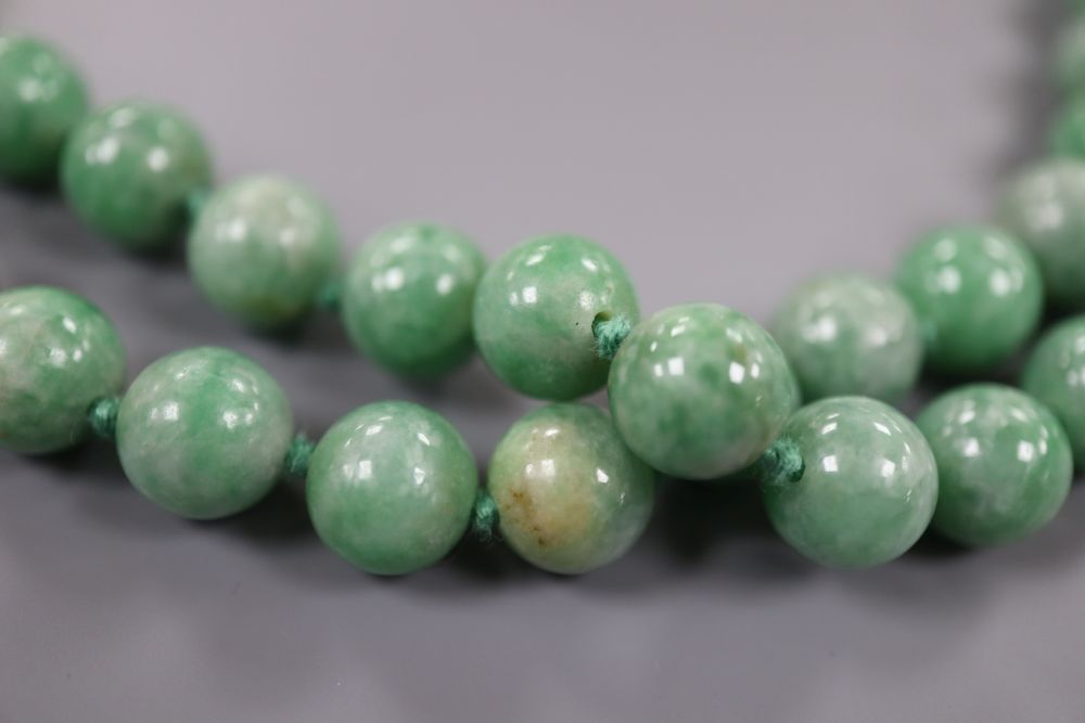 A single strand jade bead necklace, 81cm, gross 115 grams.